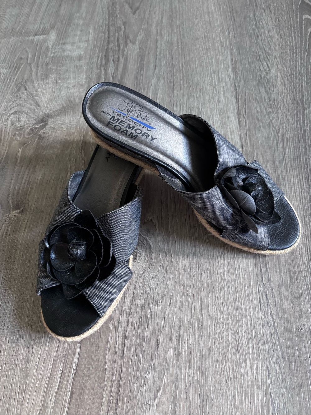 Life Stride Women's Black Floral Slip-On Mules